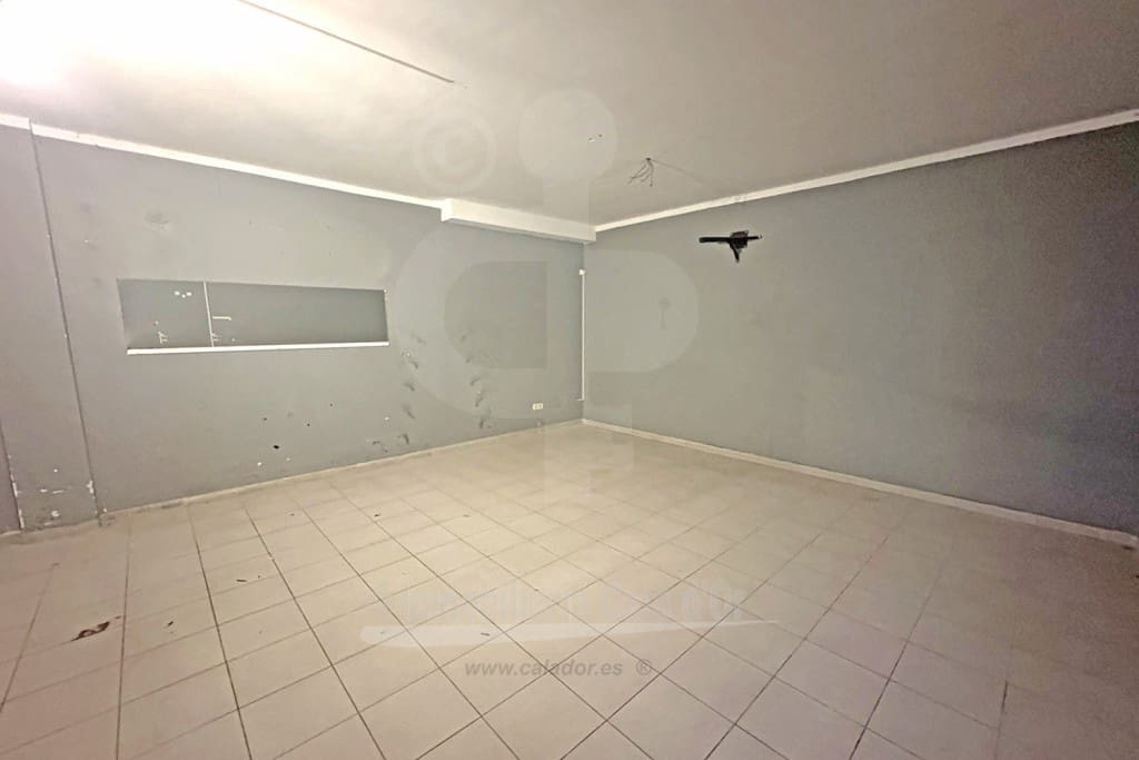 Erhverv til leje i Cala d'Or med garage - € 2.200 (Ref: 8901708)