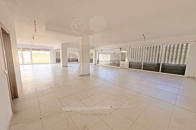 Kaupallinen vuokrattavana paikassa Cala d'Or, Santanyí mukana 
autotalli - 2 200 € (Ref: 8901708)