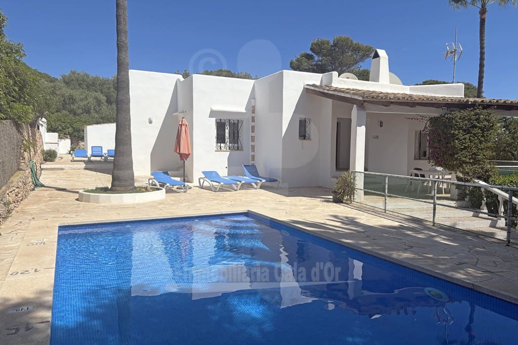 4 soveværelse Villa til salg i Cala d'Or med swimmingpool garage - € 1.225.000 (Ref: 9000989)