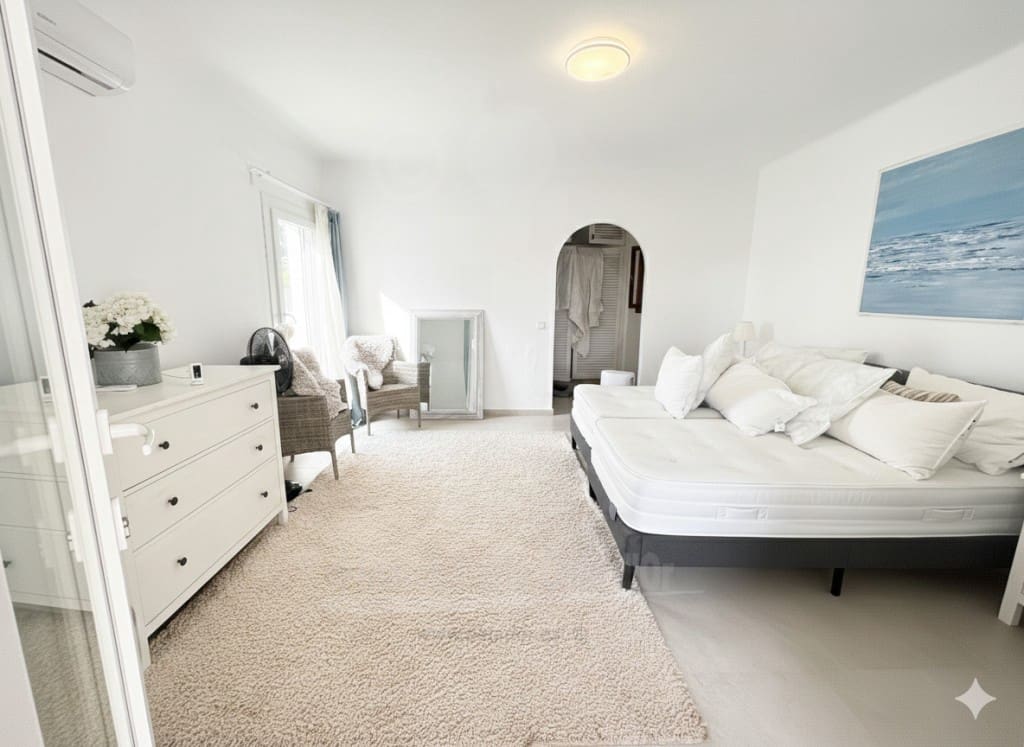 4 soverom Villa til salgs i Cala d'Or med svømmebasseng garasje - € 1 600 000 (Ref: 9535482)