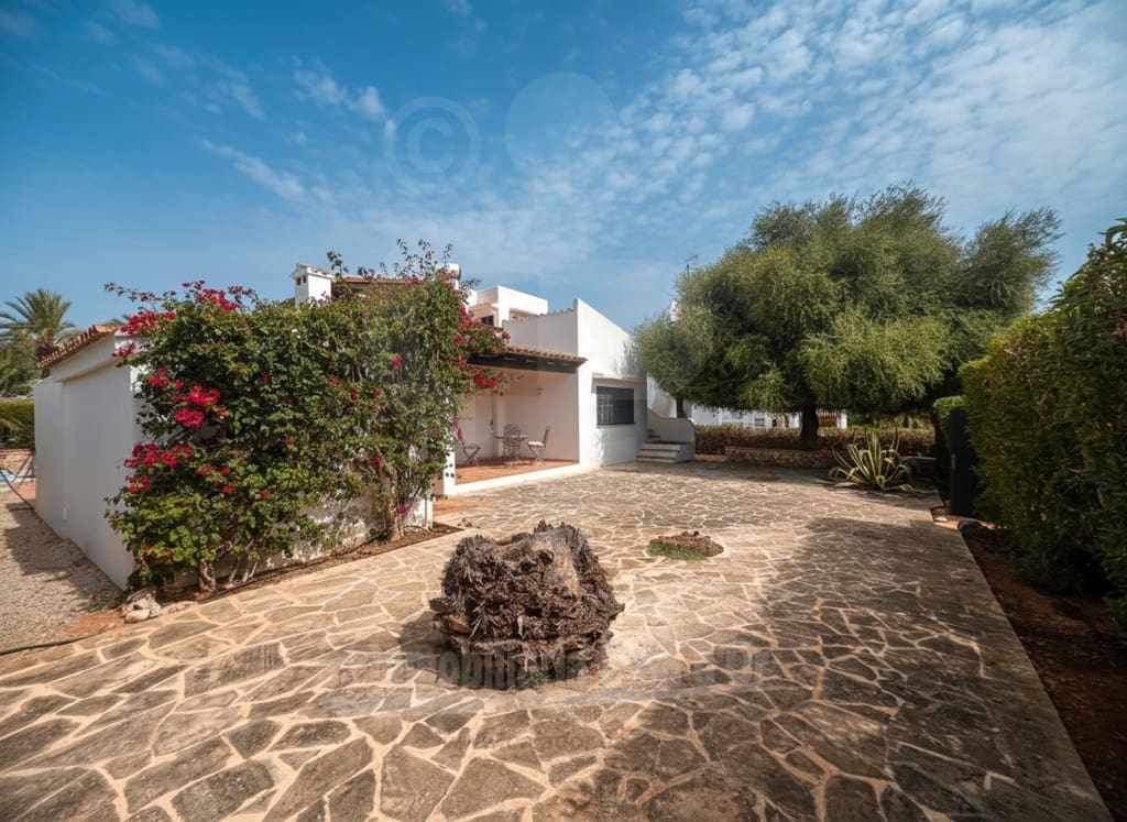3 bedroom Villa for sale in Cala d'Or with pool garage - € 895,000 (Ref: 9819987)