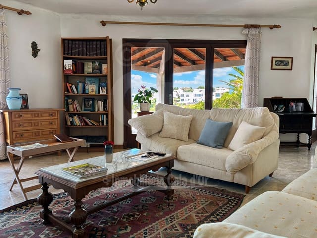 3 bedroom Villa for sale in Cala d'Or, Santanyí with garage - € 2,500,000 (Ref: 9928867)