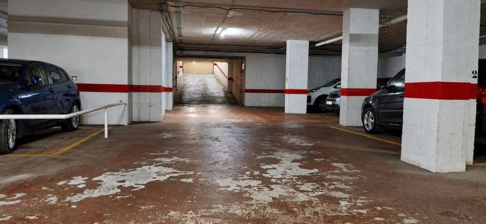 Kaupallinen myytävänä paikassa Fuengirola mukana 
autotalli - 31 500 € (Ref: 10019502)