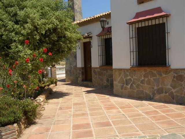 3 slaapkamer Villa te huur in Alhaurín de la Torre - € 1.800 (Ref: 5874783)