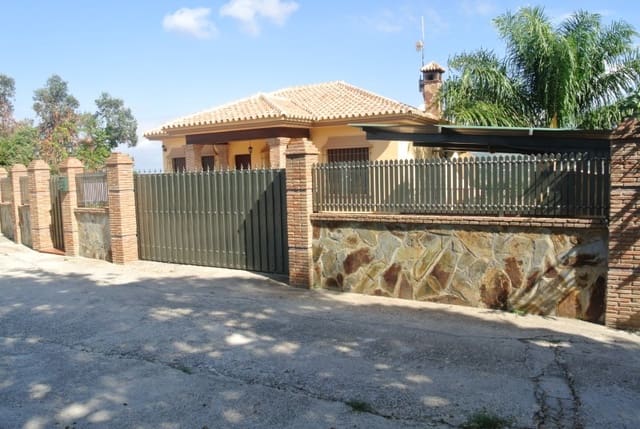 Chalet de 5 habitaciones en Alhaurín de la Torre en alquiler - 4.200 € (Ref: 5874788)