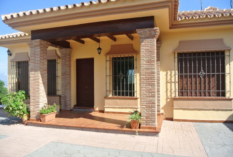 Chalet de 5 habitaciones en Alhaurín de la Torre en alquiler - 4.200 € (Ref: 5874788)