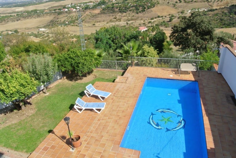 Chalet de 5 habitaciones en Alhaurín de la Torre en alquiler - 4.200 € (Ref: 5874788)