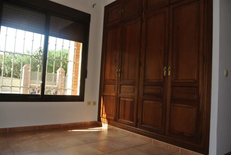 Chalet de 5 habitaciones en Alhaurín de la Torre en alquiler - 4.200 € (Ref: 5874788)