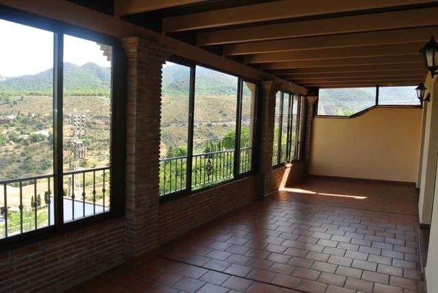 Chalet de 5 habitaciones en Alhaurín de la Torre en alquiler - 4.200 € (Ref: 5874788)