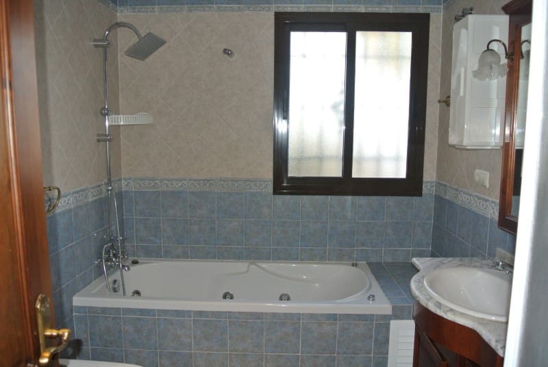 Chalet de 5 habitaciones en Alhaurín de la Torre en alquiler - 4.200 € (Ref: 5874788)