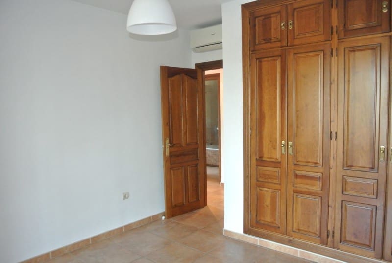 Chalet de 5 habitaciones en Alhaurín de la Torre en alquiler - 4.200 € (Ref: 5874788)