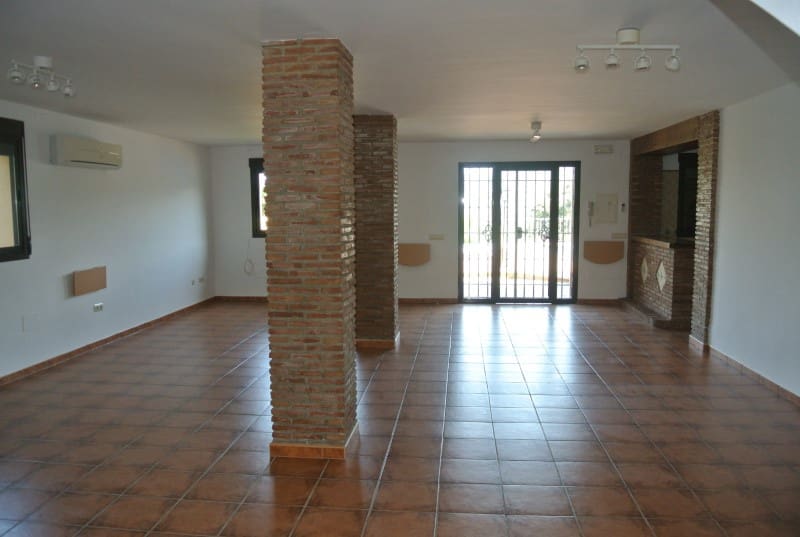 Chalet de 5 habitaciones en Alhaurín de la Torre en alquiler - 4.200 € (Ref: 5874788)