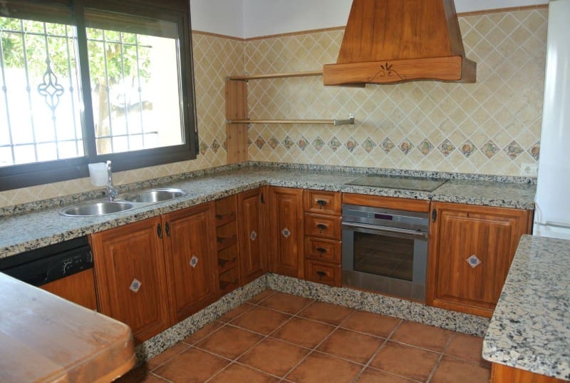 Chalet de 5 habitaciones en Alhaurín de la Torre en alquiler - 4.200 € (Ref: 5874788)