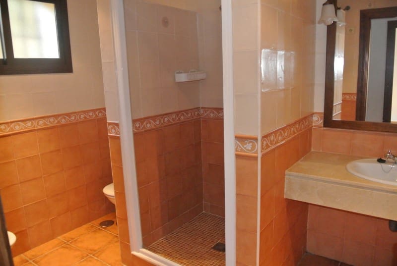 Chalet de 5 habitaciones en Alhaurín de la Torre en alquiler - 4.200 € (Ref: 5874788)