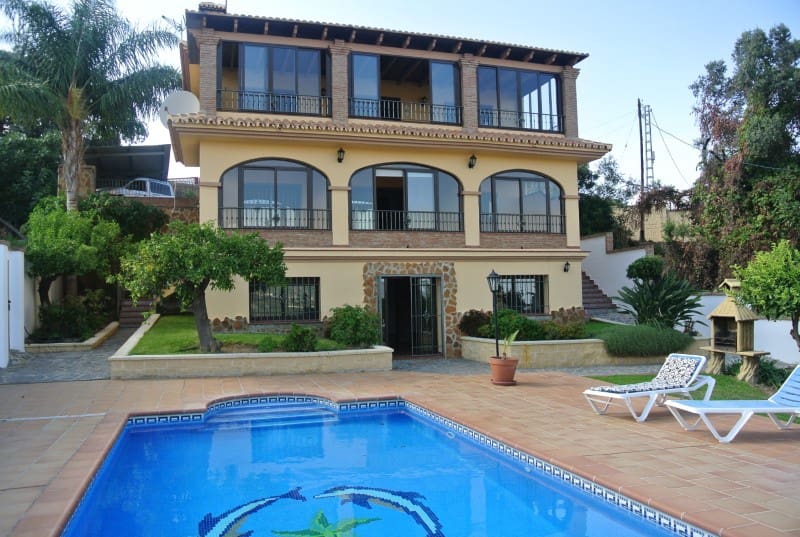 Chalet de 5 habitaciones en Alhaurín de la Torre en alquiler - 4.200 € (Ref: 5874788)