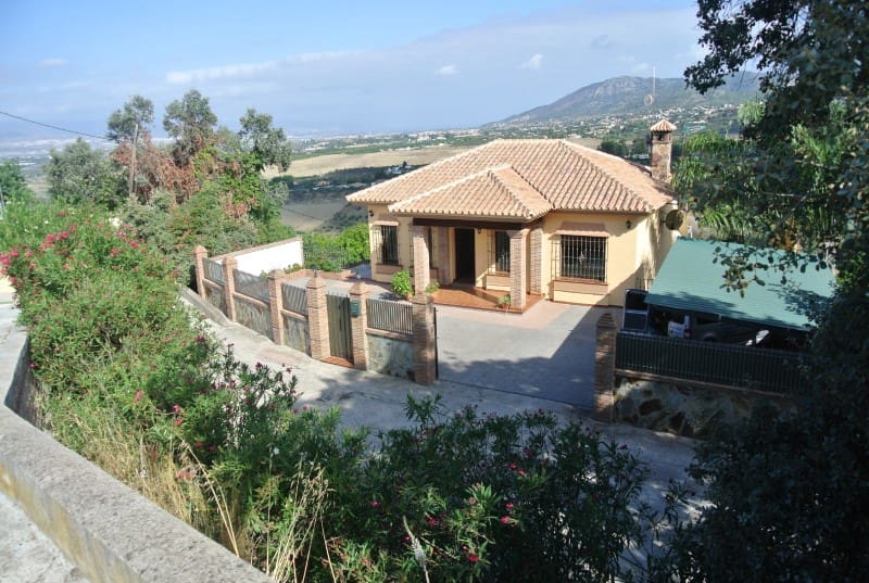 Chalet de 5 habitaciones en Alhaurín de la Torre en alquiler - 4.200 € (Ref: 5874788)