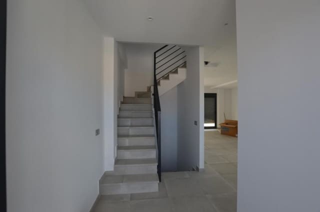 3 quarto Casa em Banda para arrendar em Alhaurín el Grande com piscina garagem - 1 650 € (Ref: 6569602)