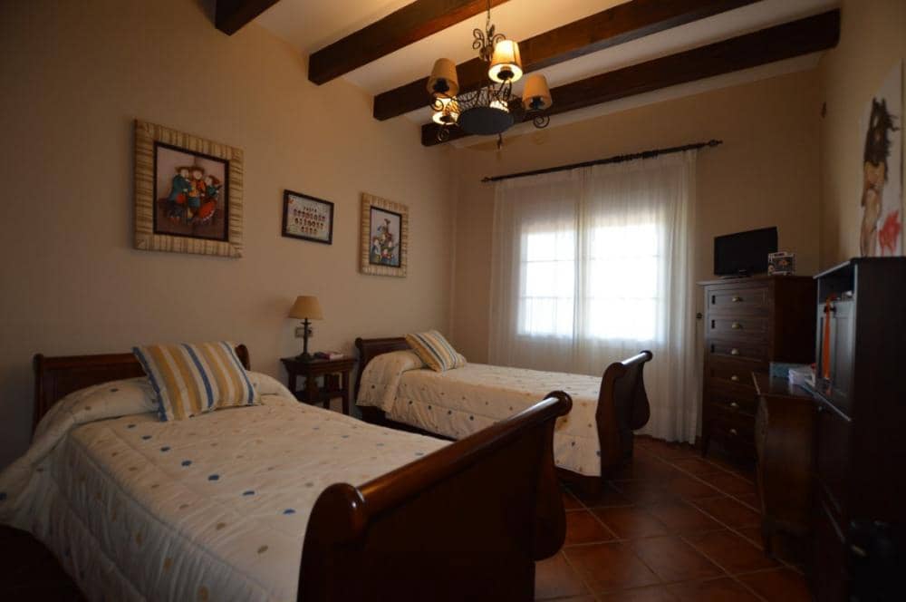 Chalet de 3 habitaciones en Alhaurín el Grande en alquiler con piscina garaje - 2.100 € (Ref: 7781862)