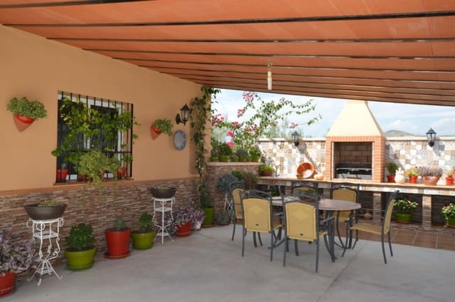 Chalet de 3 habitaciones en Alhaurín el Grande en alquiler con piscina garaje - 2.100 € (Ref: 7781862)