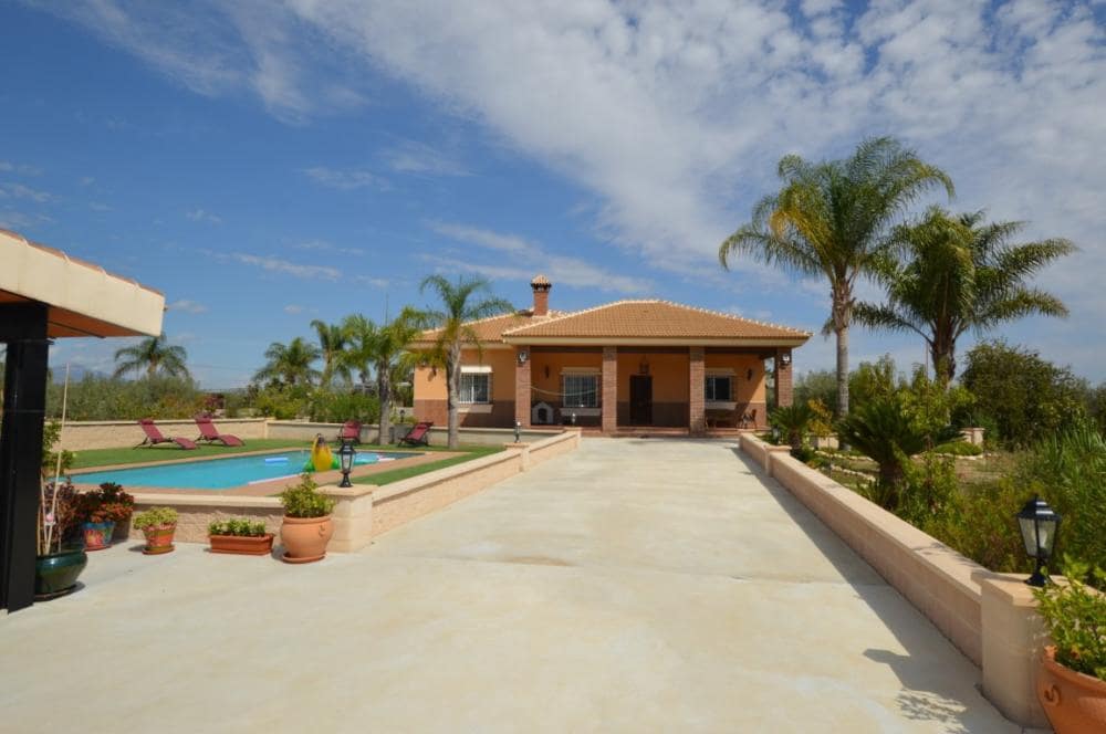 Chalet de 3 habitaciones en Alhaurín el Grande en alquiler con piscina garaje - 2.100 € (Ref: 7781862)