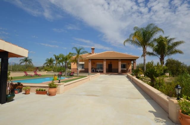 Chalet de 3 habitaciones en Alhaurín el Grande en alquiler con piscina garaje - 2.100 € (Ref: 7781862)