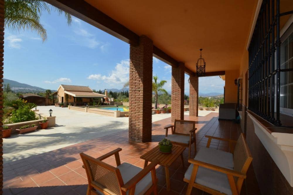 Chalet de 3 habitaciones en Alhaurín el Grande en alquiler con piscina garaje - 2.100 € (Ref: 7781862)