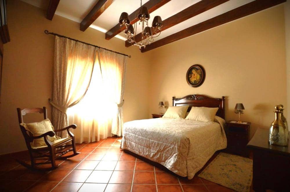 Chalet de 3 habitaciones en Alhaurín el Grande en alquiler con piscina garaje - 2.100 € (Ref: 7781862)