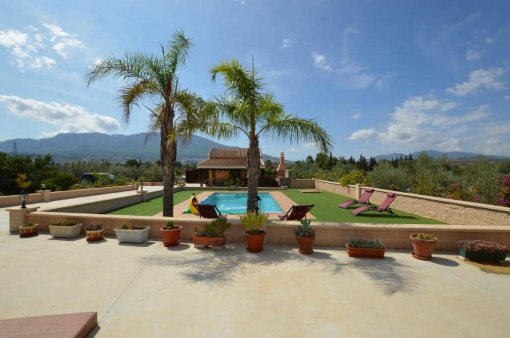 Chalet de 3 habitaciones en Alhaurín el Grande en alquiler con piscina garaje - 2.100 € (Ref: 7781862)