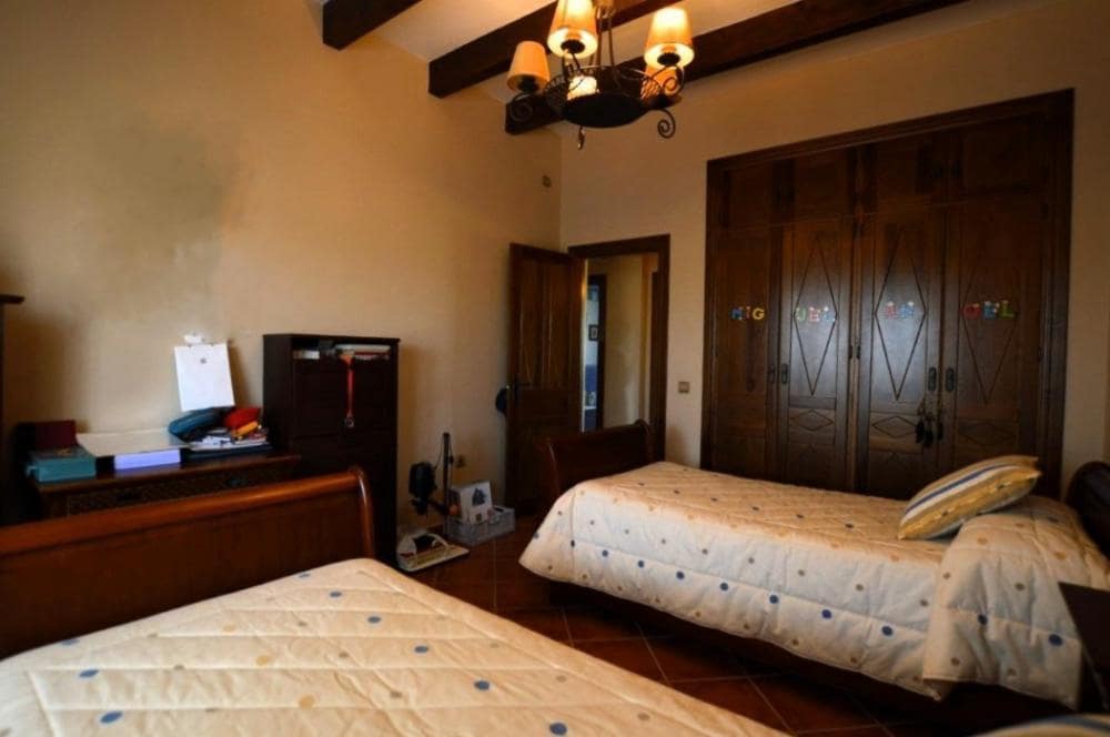 Chalet de 3 habitaciones en Alhaurín el Grande en alquiler con piscina garaje - 2.100 € (Ref: 7781862)