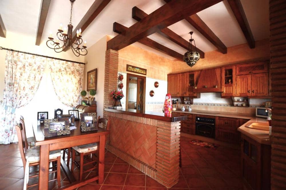 Chalet de 3 habitaciones en Alhaurín el Grande en alquiler con piscina garaje - 2.100 € (Ref: 7781862)