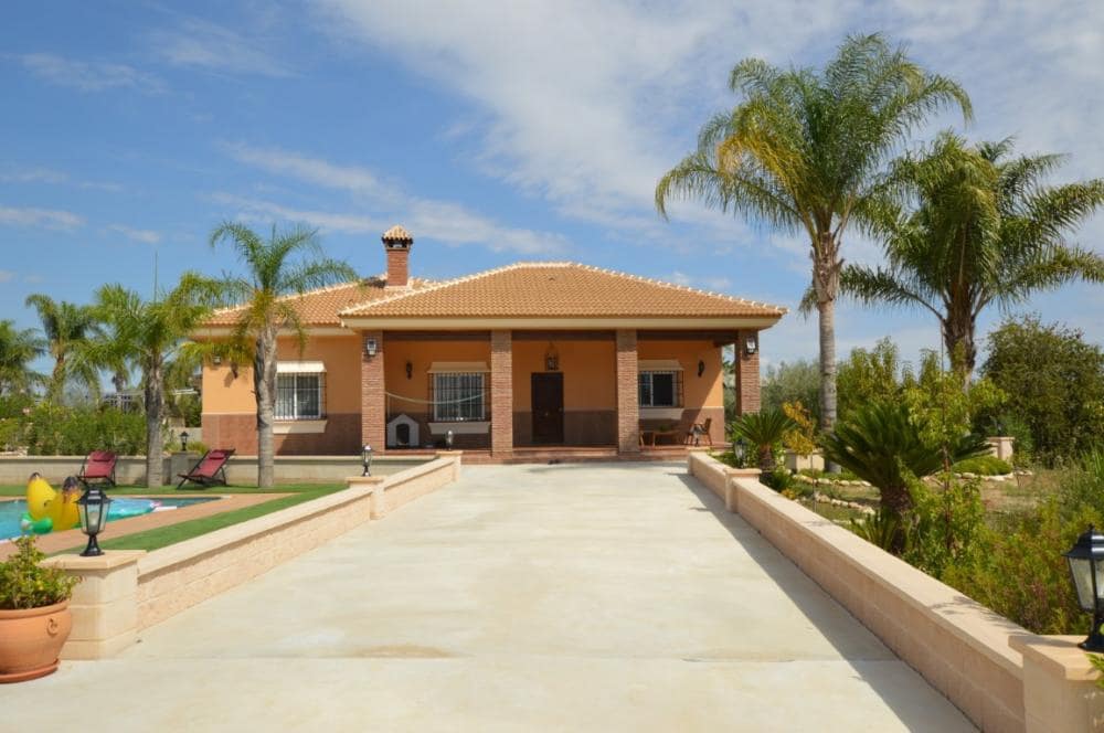 Chalet de 3 habitaciones en Alhaurín el Grande en alquiler con piscina garaje - 2.100 € (Ref: 7781862)