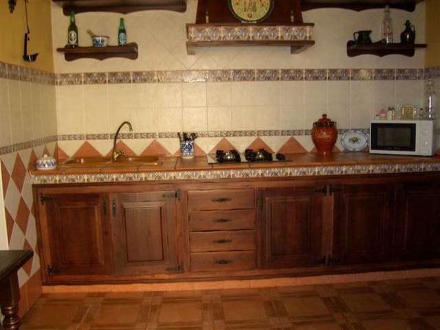 5 bedroom Villa for rent in Alhaurín el Grande with pool - € 2,500 (Ref: 8046004)