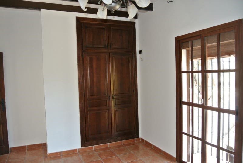 5 bedroom Villa for rent in Alhaurin el Grande with pool - € 2,500 (Ref: 8046004)
