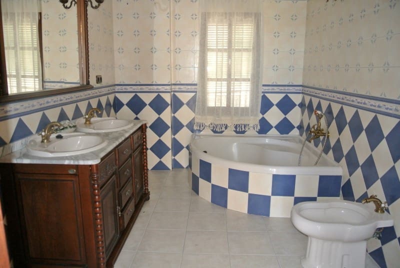 5 bedroom Villa for rent in Alhaurin el Grande with pool - € 2,500 (Ref: 8046004)