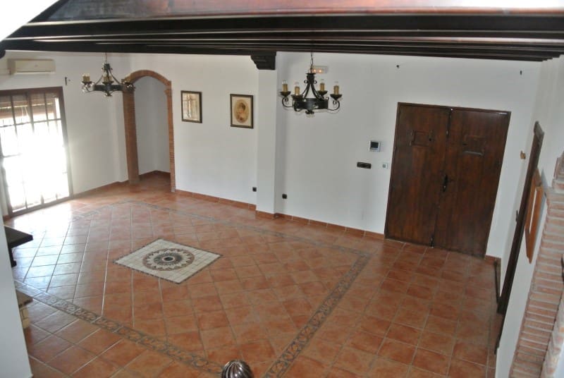 5 bedroom Villa for rent in Alhaurin el Grande with pool - € 2,500 (Ref: 8046004)