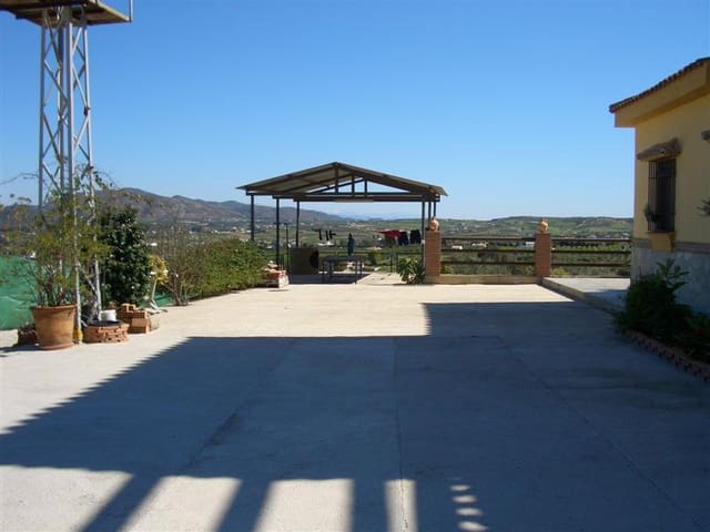 5 bedroom Villa for rent in Alhaurín el Grande with pool - € 2,500 (Ref: 8046004)