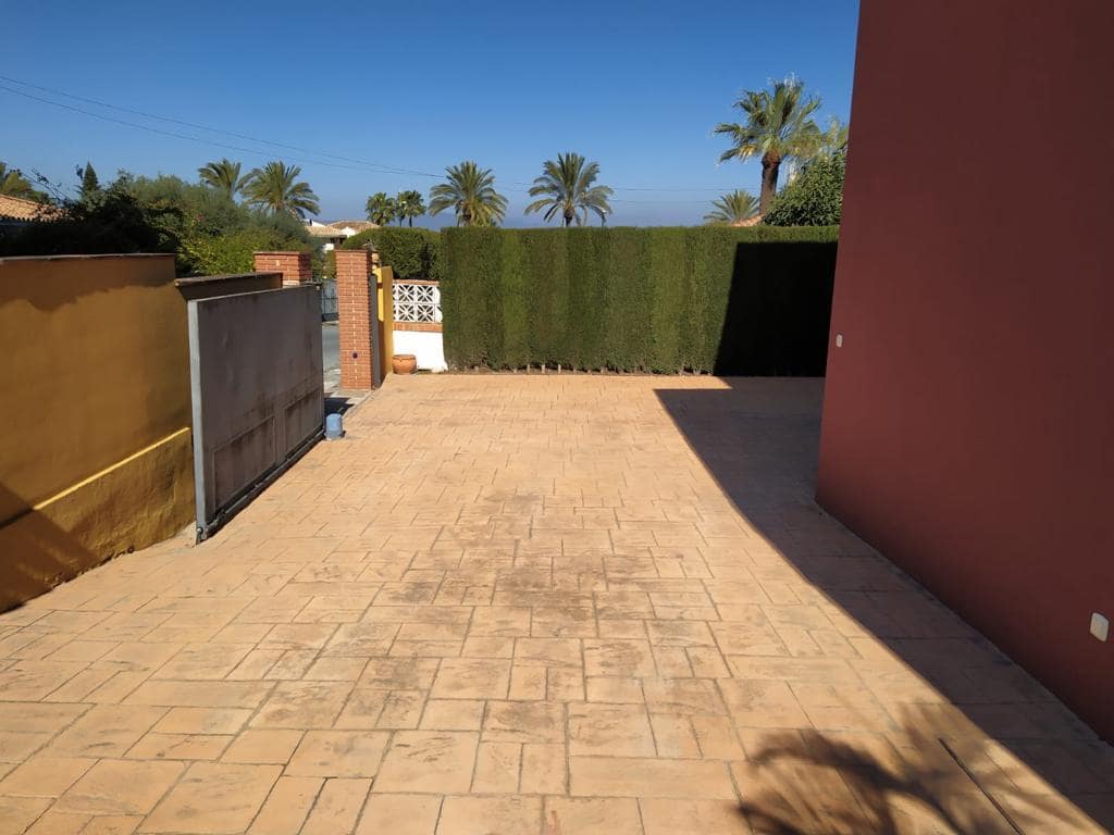 3 bedroom Villa for rent in Alhaurin de la Torre with pool - € 2,800 (Ref: 8125059)
