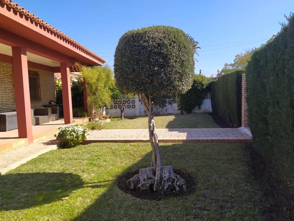 3 bedroom Villa for rent in Alhaurin de la Torre with pool - € 2,800 (Ref: 8125059)
