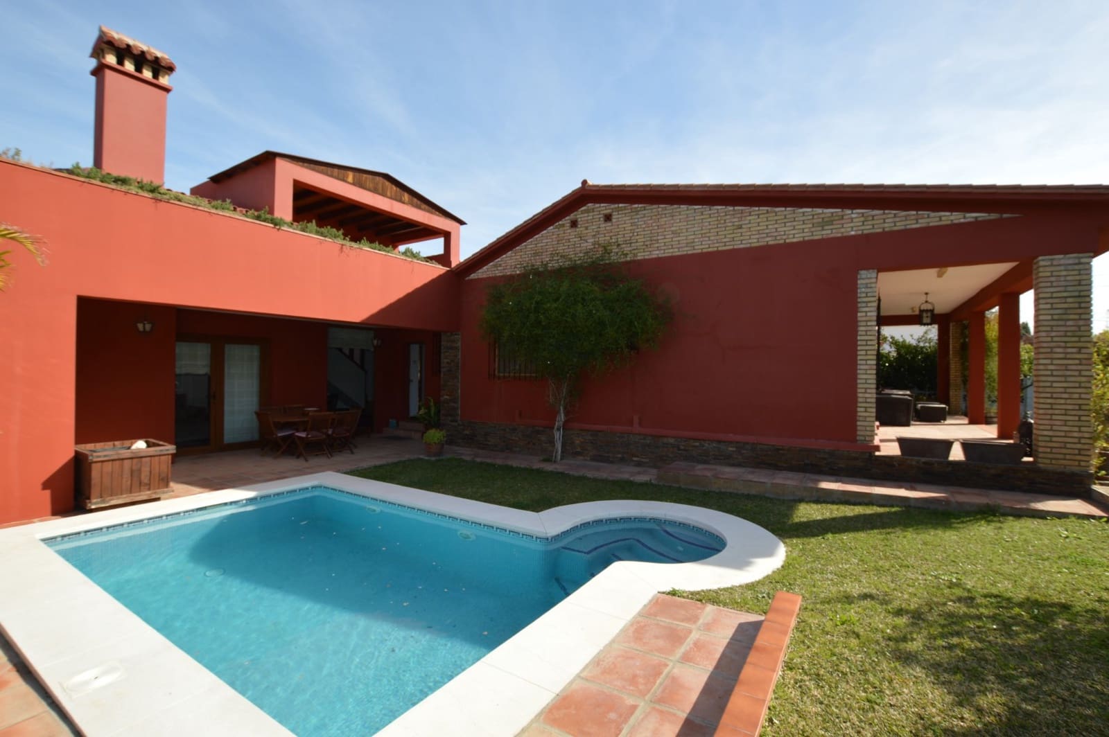 3 bedroom Villa for rent in Alhaurin de la Torre with pool - € 2,800 (Ref: 8125059)