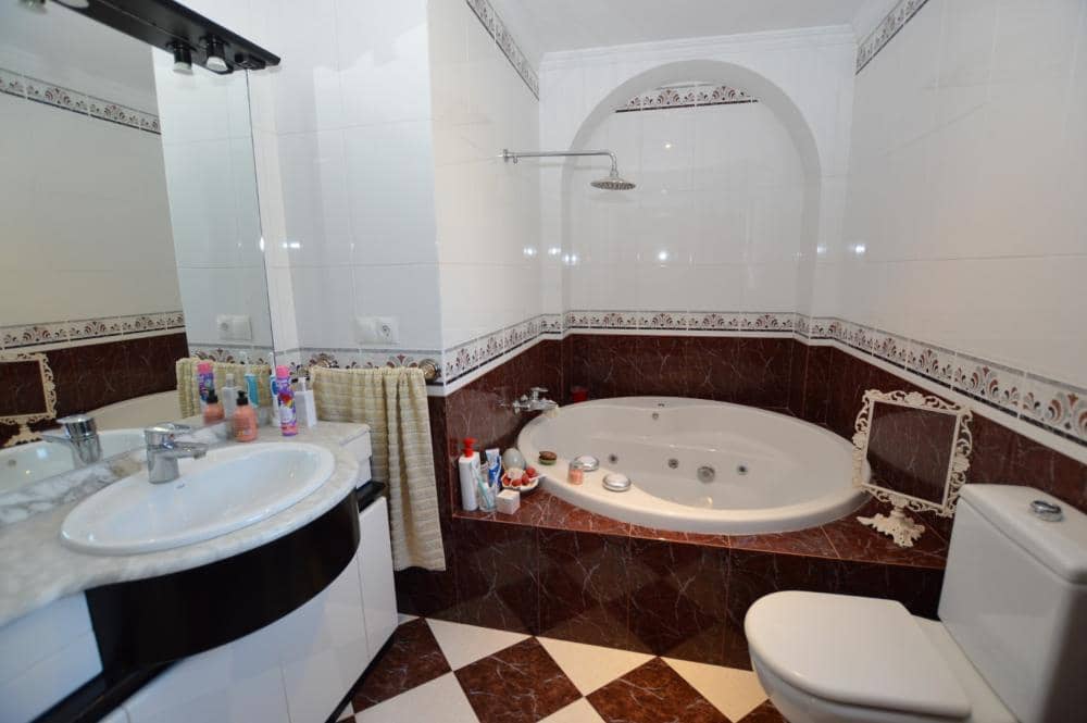 4 sypialnia Willa na sprzedaż w Alhaurin de la Torre z basenem - 825 000 € (Ref: 8600897)