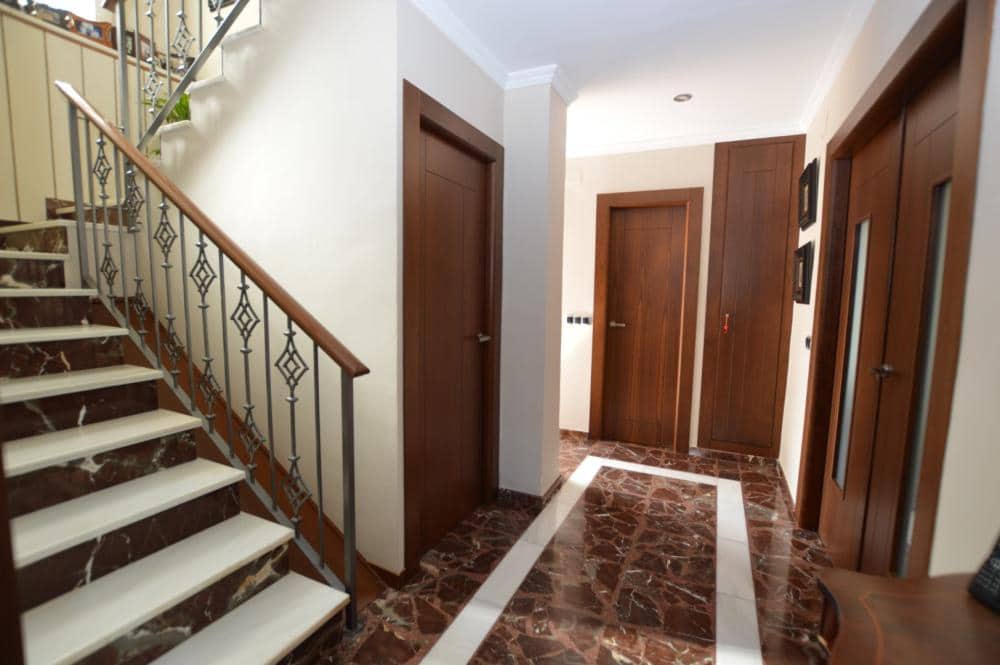 4 sypialnia Willa na sprzedaż w Alhaurin de la Torre z basenem - 825 000 € (Ref: 8600897)