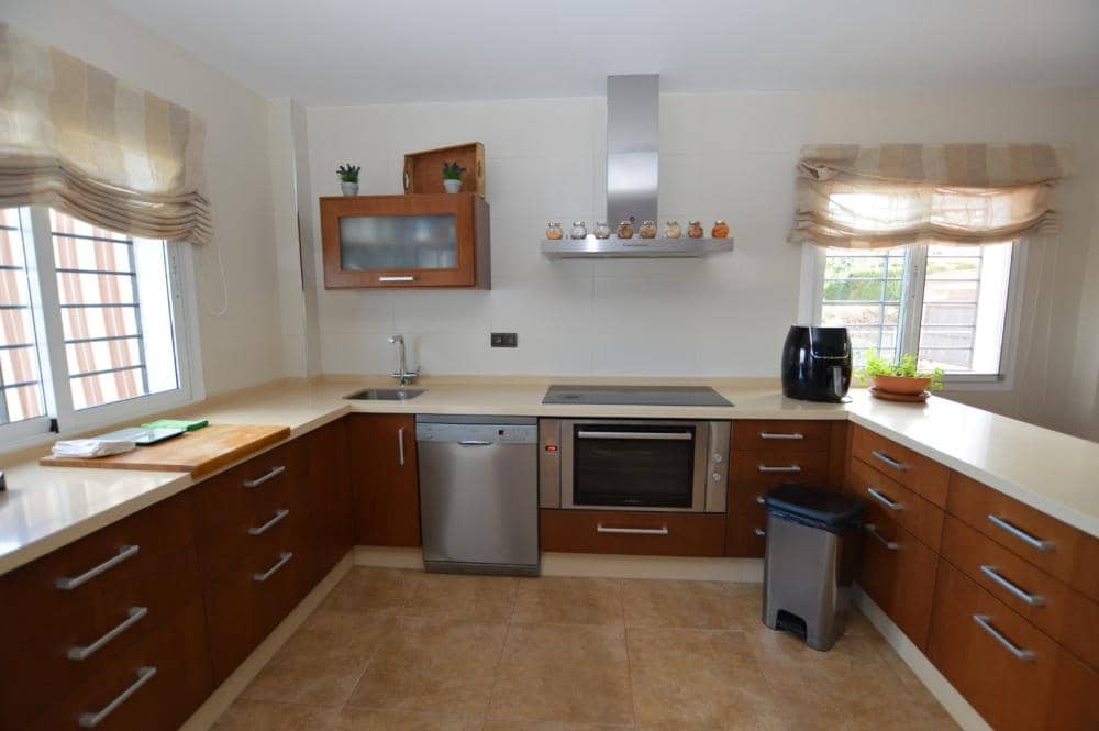 4 sypialnia Willa na sprzedaż w Alhaurin de la Torre z basenem - 825 000 € (Ref: 8600897)