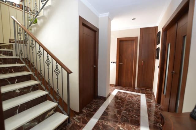 4 sypialnia Willa na sprzedaż w Alhaurín de la Torre z basenem - 825 000 € (Ref: 8600897)