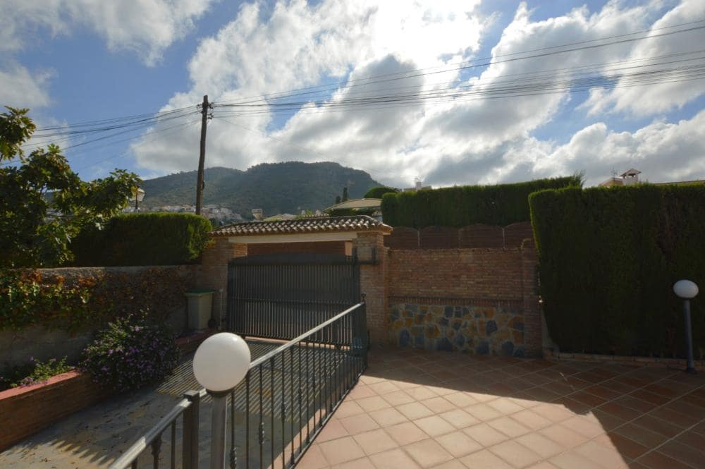 4 sypialnia Willa na sprzedaż w Alhaurin de la Torre z basenem - 825 000 € (Ref: 8600897)