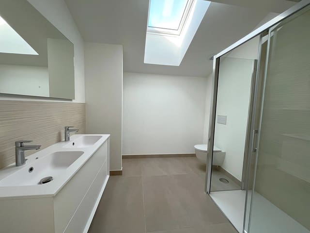 Apartamento de 3 habitaciones en Benalmadena Costa, Benalmádena en venta con piscina - 849.000 € (Ref: 9311498)