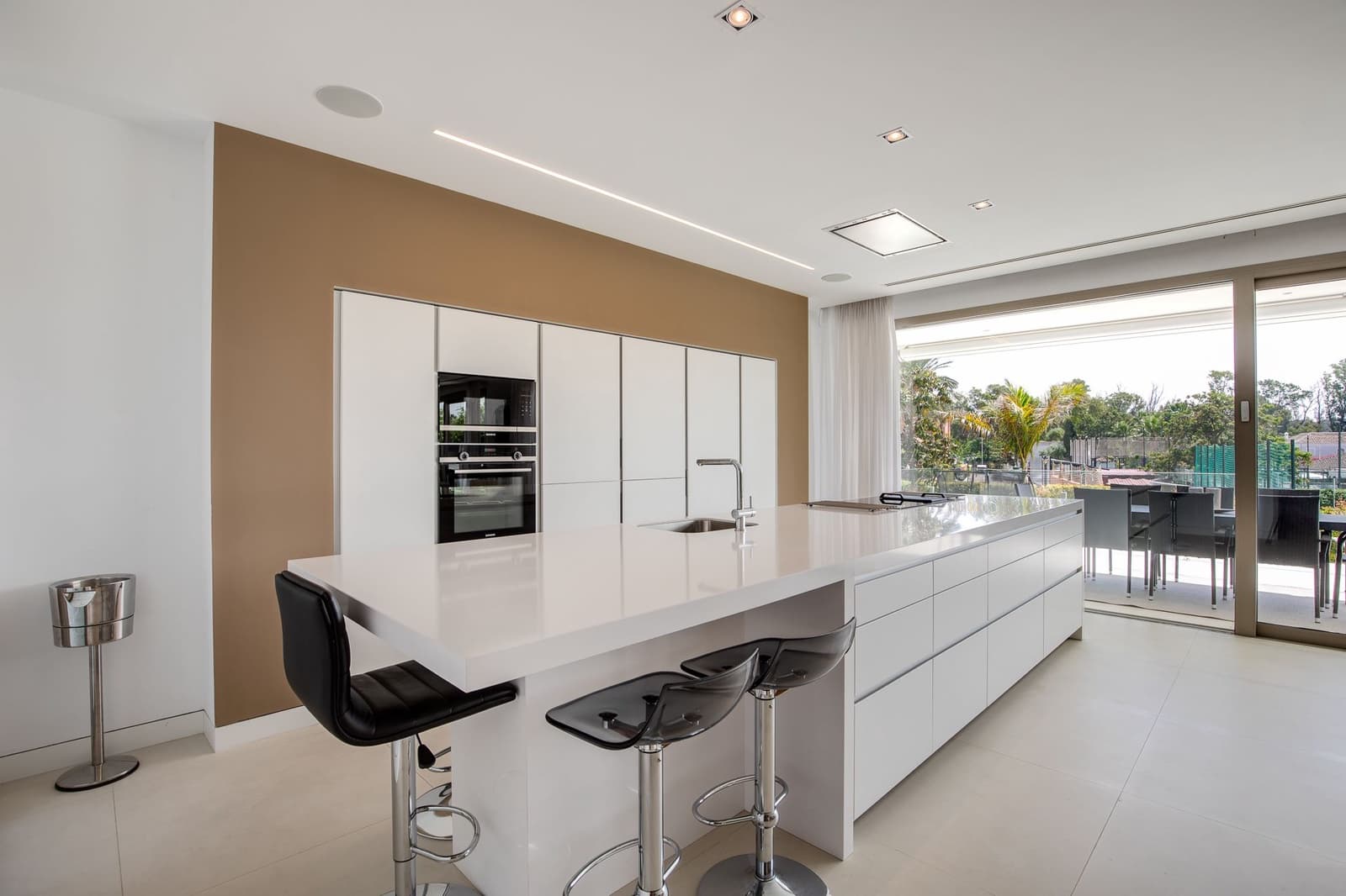 4 bedroom Villa for sale in Marbella with pool - € 2,950,000 (Ref: 9311687)