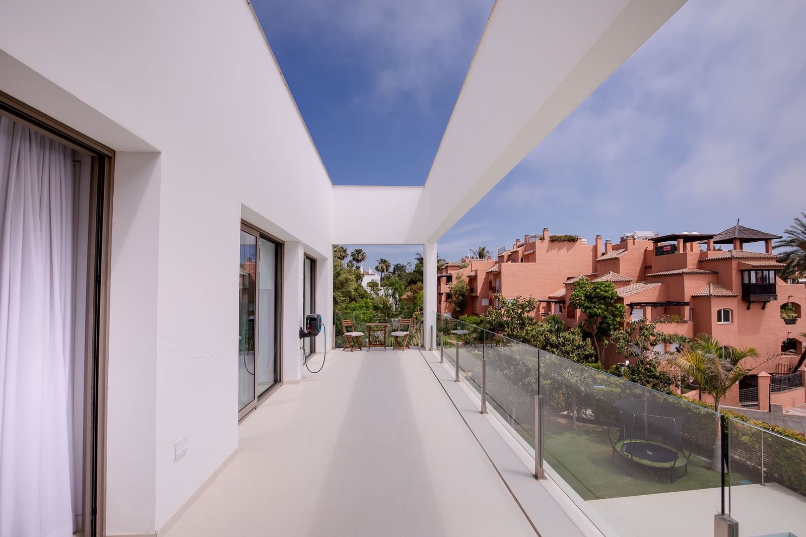 4 bedroom Villa for sale in Marbella with pool - € 2,950,000 (Ref: 9311687)