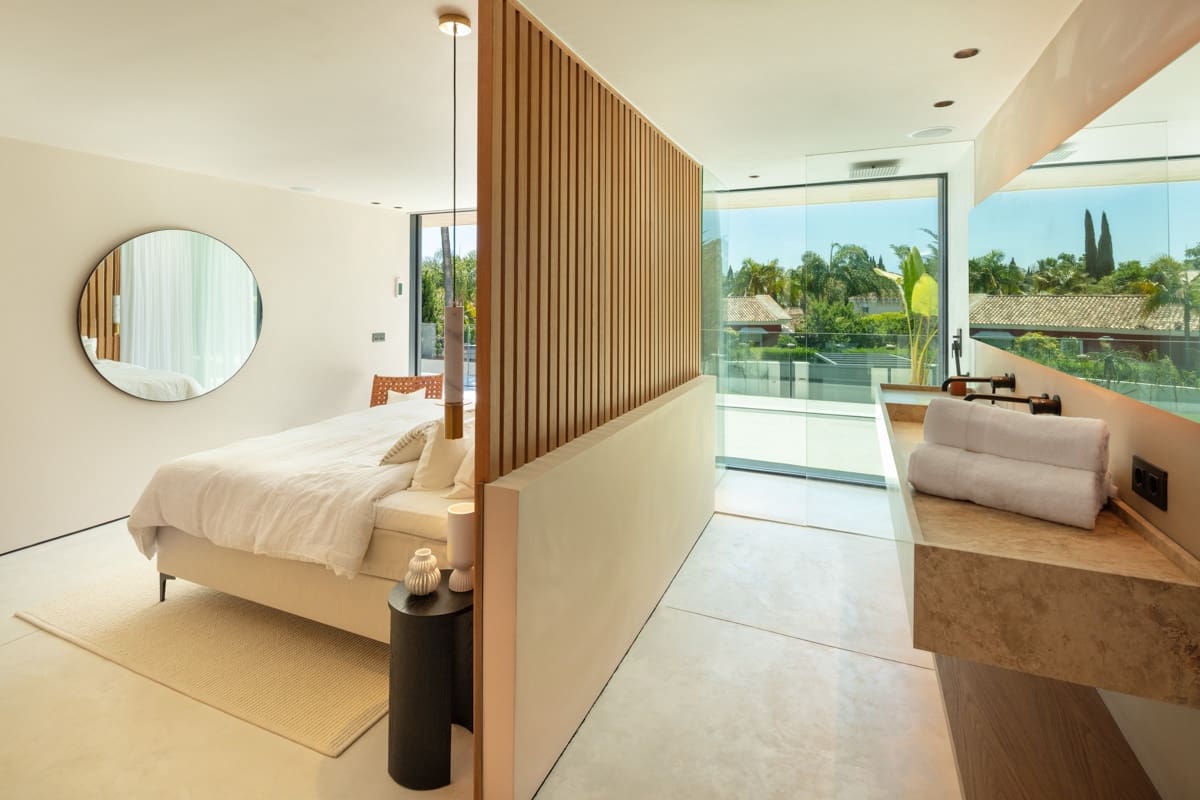 4 bedroom Villa for sale in Marbella with pool - € 3,550,000 (Ref: 9311836)