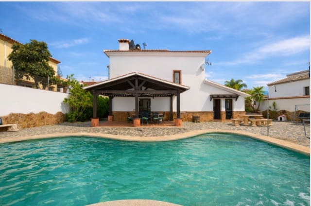 5 bedroom Villa for rent in Alhaurín el Grande with pool - € 3,300 (Ref: 9522830)