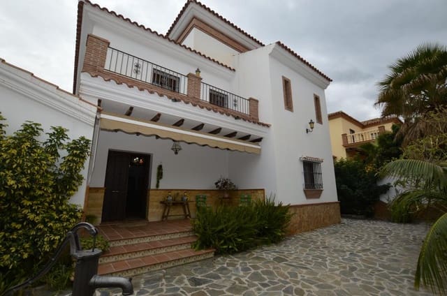 5 bedroom Villa for rent in Alhaurín el Grande with pool - € 3,300 (Ref: 9522830)